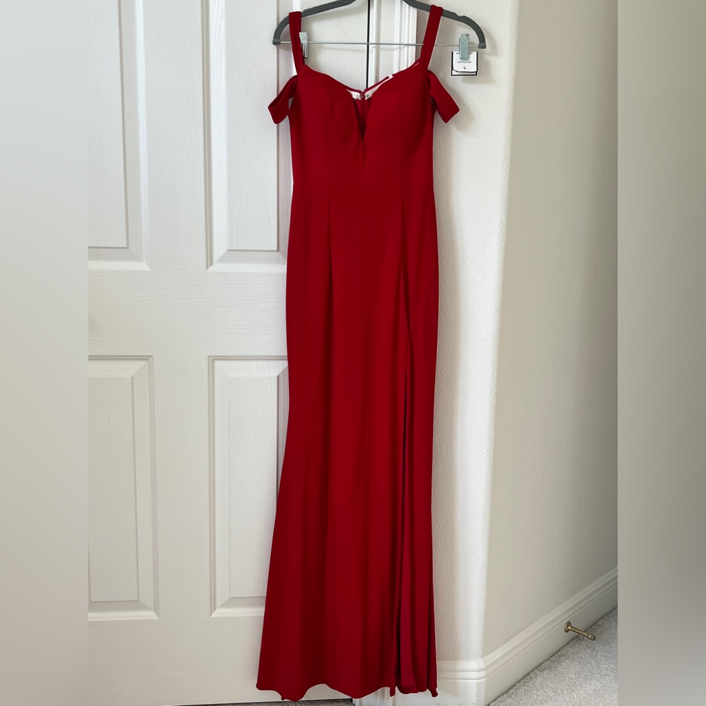 Red Size 2 Nwt Gown From Bloomingdale’s- Brand Is Aqua